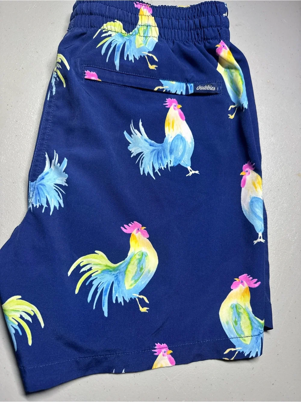 Chubbies Men's Navy Rooster Print Swim Trunks with Pink Drawstring